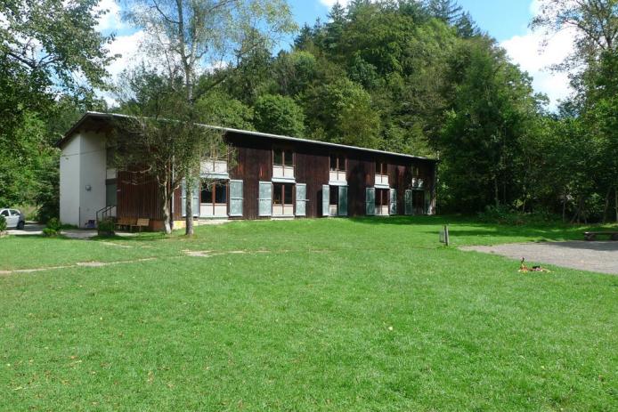 Nachthaus mit südlicher Spielwiese