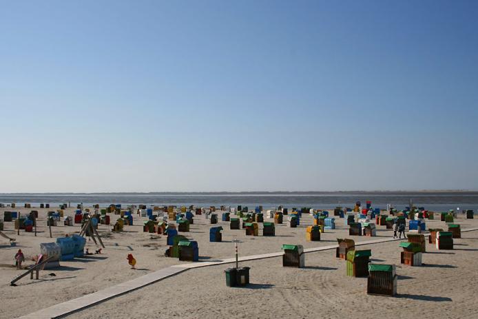 Der Strand und Hafen und Fähranleger zu den Inseln ist fußläufig erreichbar.