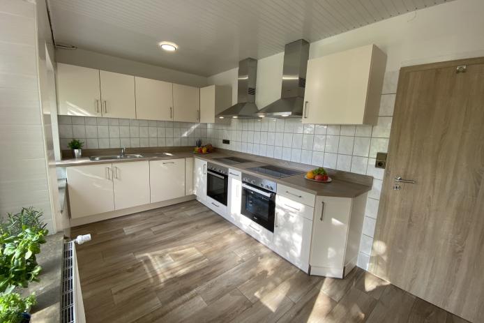 Die Küche ist mit allen ausgestattet, für große Gruppe vollständig