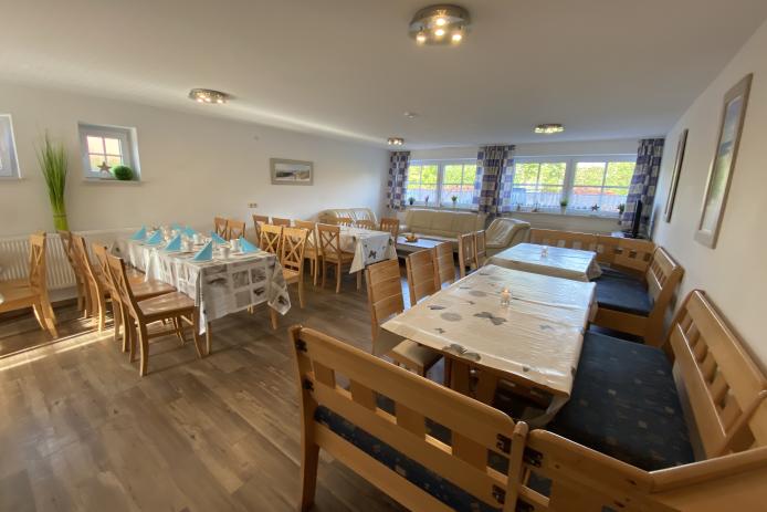 Aufenthaltsraum mit Eckbänke