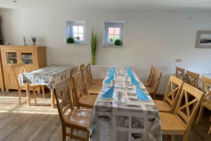 Großer Aufenthaltsraum für max. 31 Personen ausgestattet