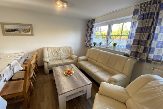 Couch im Fernsehbereich