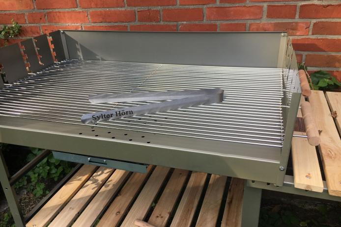 Garten mit großem Grill