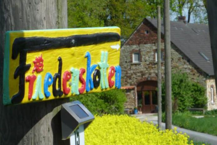 da lang geht's zum Friedenskotten!