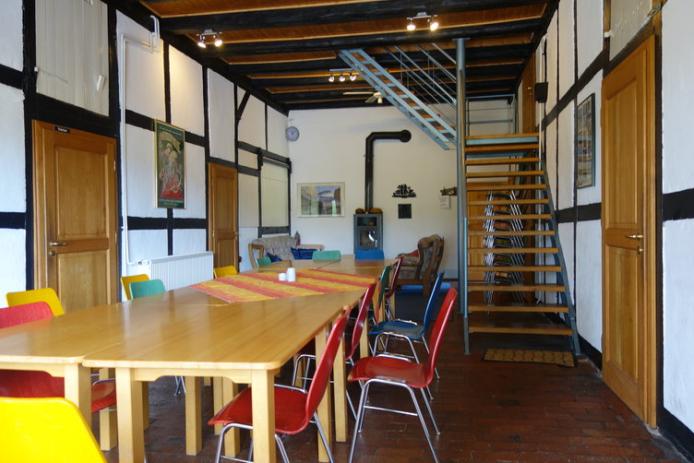 große Diele mit Kaminofenecke u. Polstersitzecke