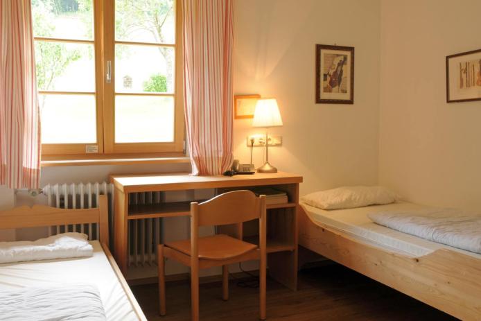 Zweitbettzimmer mit Bad