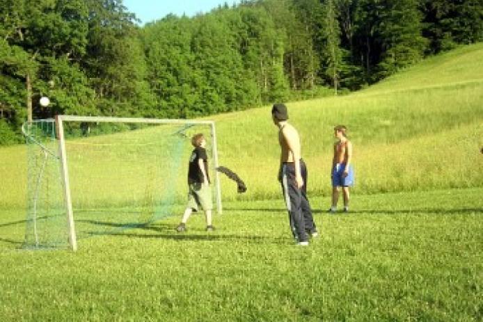 Fußball inmitten der Natur