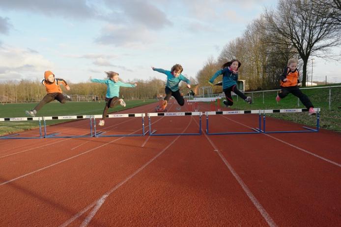 Leichtathletiktraining auf dem Sportplatz am Gästehaus