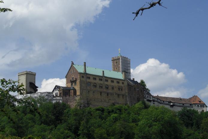 Kulturstätten wie Eisenach, Erfurt, Weimar, Schmalkalden leicht zu erreichen