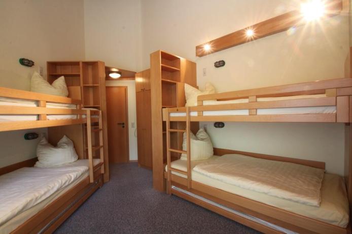 In einem Zimmer können bis zu 5 Personen übernachten