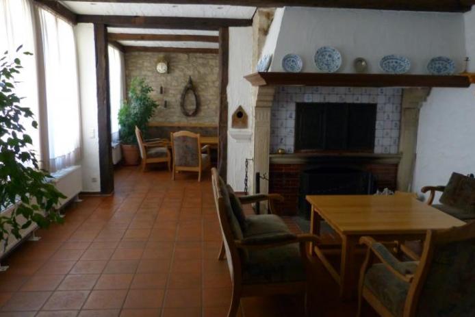 Kaminzimmer mit Leseecke