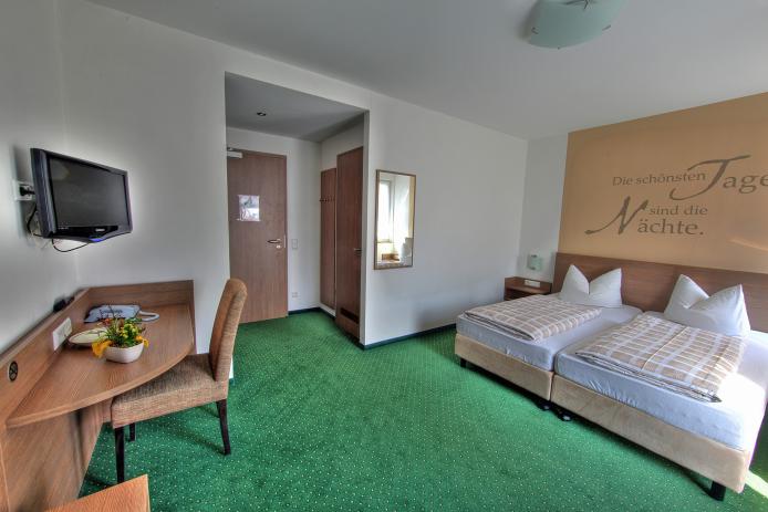 Doppelzimmer "Komfort" mit Lift, Balkon, DU/WC,TV, Fön, W-LAN,Telefon