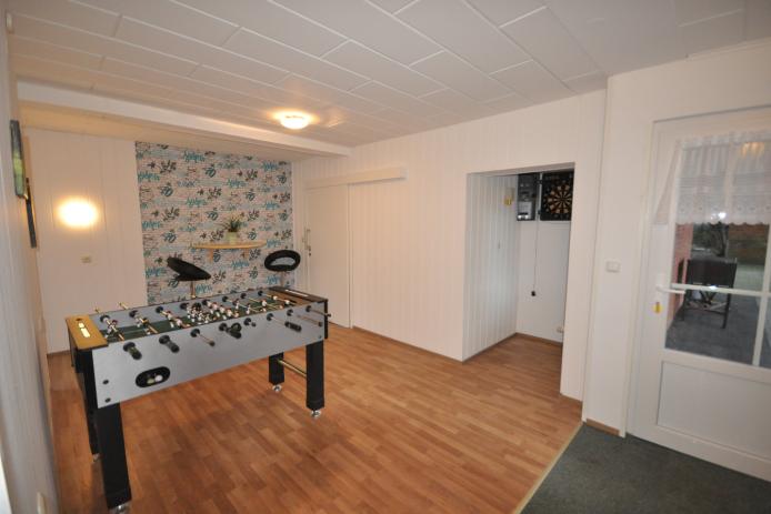 Freizeitraum mit Billard und Dart