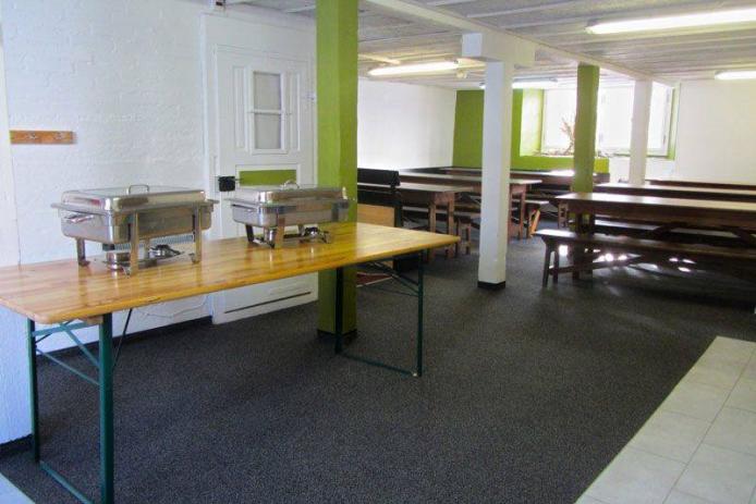 Der grosse, gemütliche Essraum mit Office und Zugang zur Waschküche