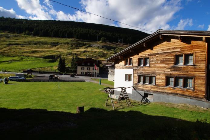 ... viel Umschwung in gepflegter Anlage mit Traumkulisse