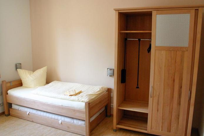 Gruppenhaus mit Einzelzimmern und Mehrbettzimmern jeweils mit eigenem Bad