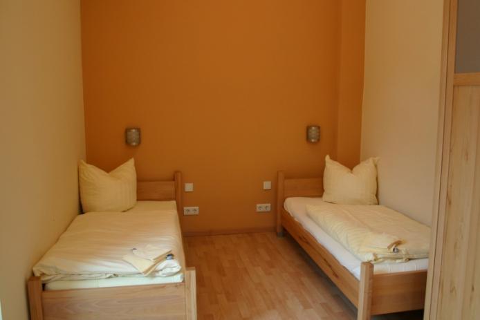 Gruppenhaus Familienzimmer (2 Schlafräume bis 5 Personen und mit eigenem Bad)