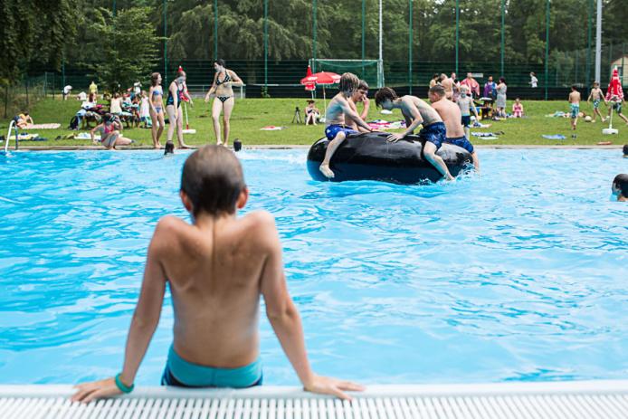 hauseigenes Freibad mit Rutsche