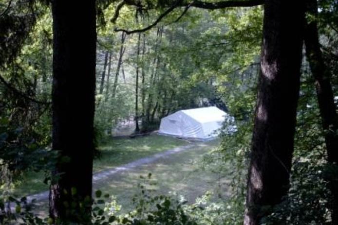 Der Zeltplatz liegt direkt am Vichtbach