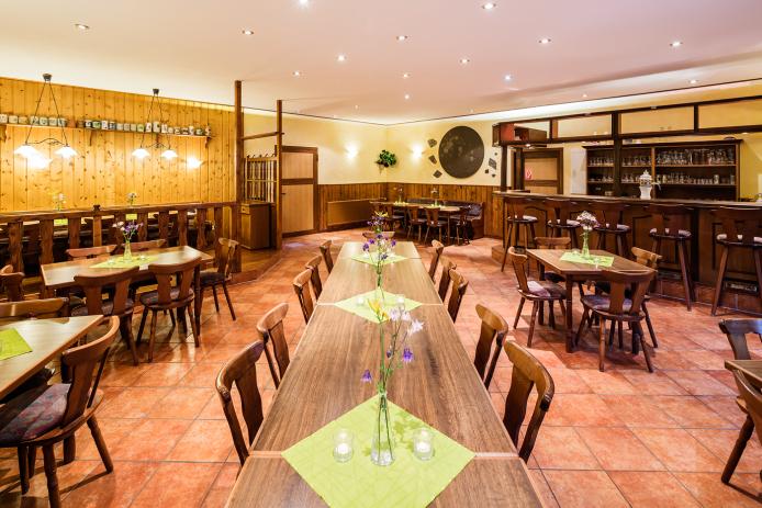 Gaststätte bietet Platz für bis zu 50 Personen (Voranmeldung erforderlich)