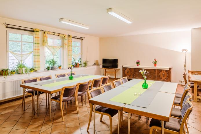 Vereinszimmer:Geeignet für Familienfeiern sowie als Seminarraum für ca. 30 Pers.