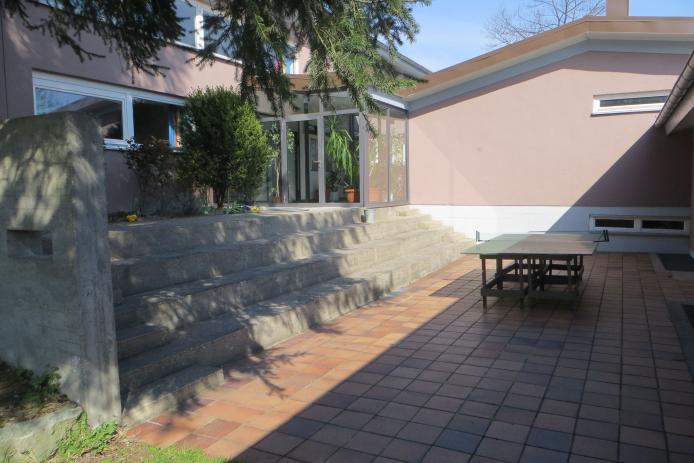 Der Innenhof zwischen beiden Häusern.