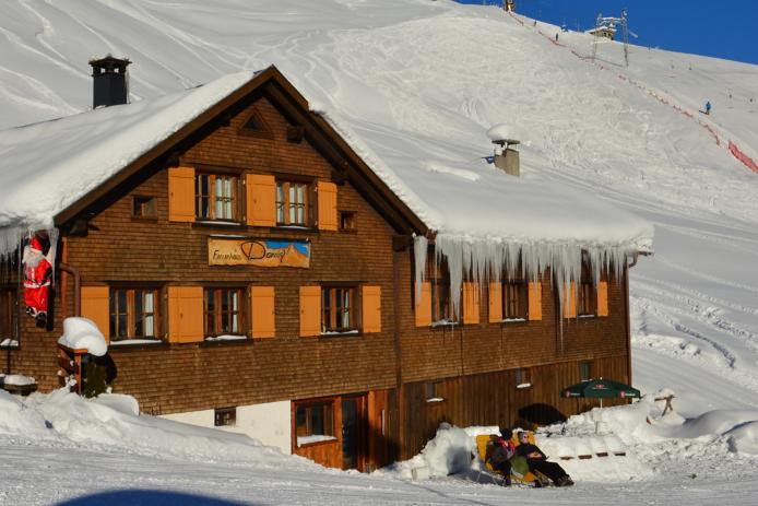 gleich neben der Piste gelegen.