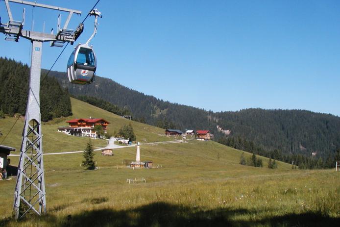 Gondelbahn und Restaurant in der Nähe