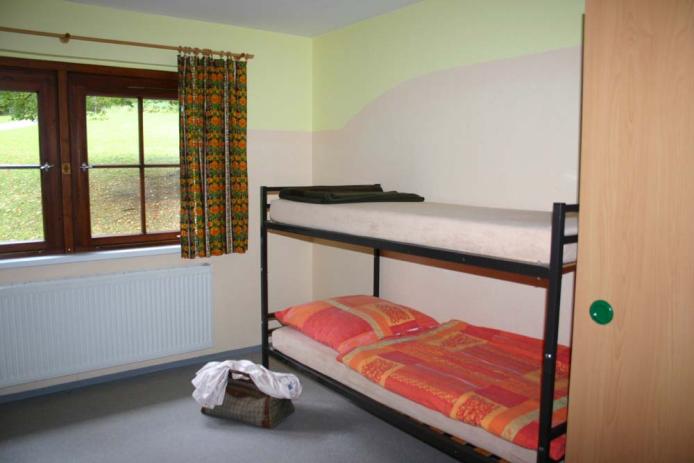 Gruppenraum mit Stockbetten