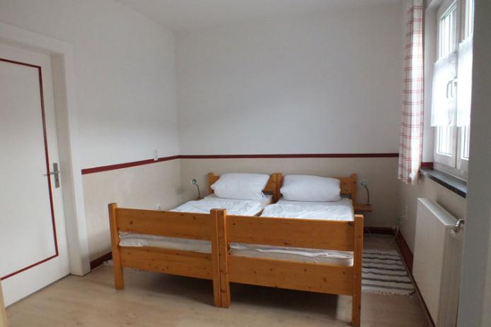Doppelzimmer mit Laminatboden