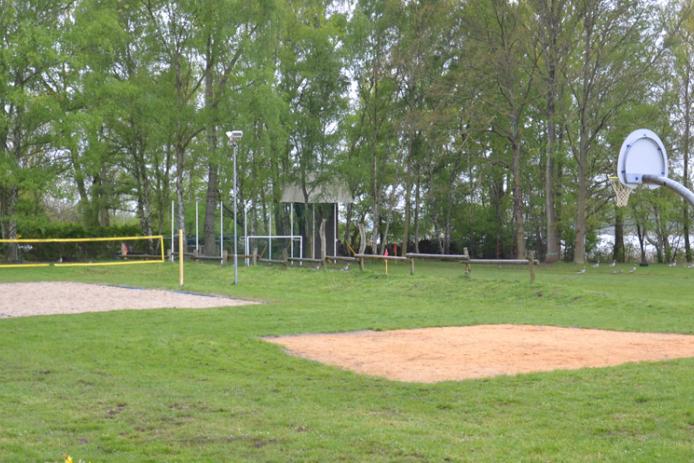 Fußball- und Beachvolleyball