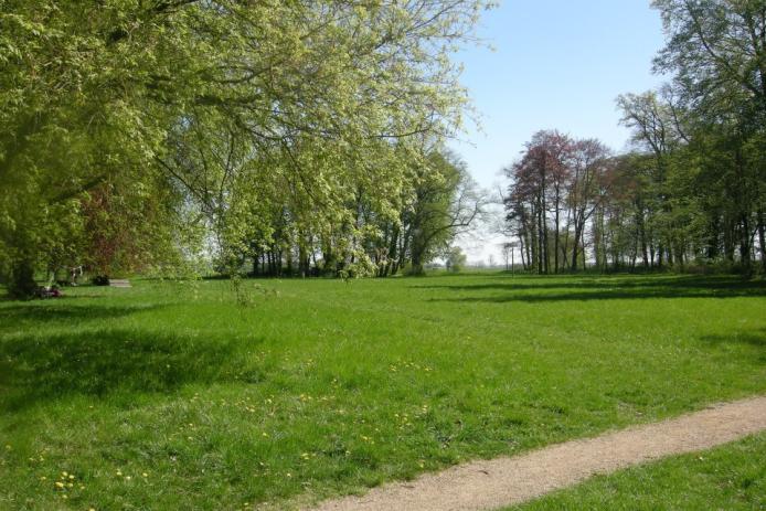 großes Parkgelände