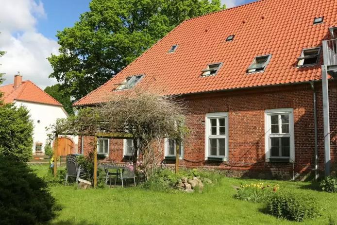 Marienhaus (Erdgeschoss) / Verwalterhaus (Dachgeschoss) Außenansicht