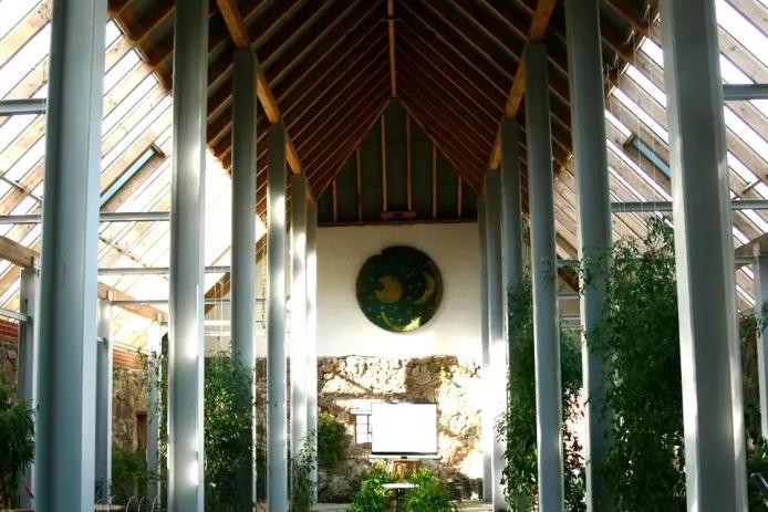 Treibhaus Gartenbereich innen