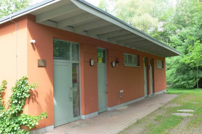 Sanitärgebäude mit Küche Zeltlagerplatz