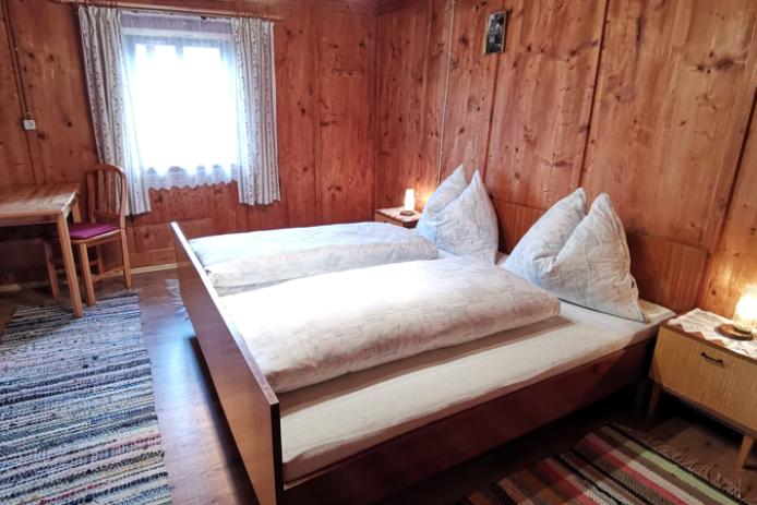 Raum mit Doppelbett II