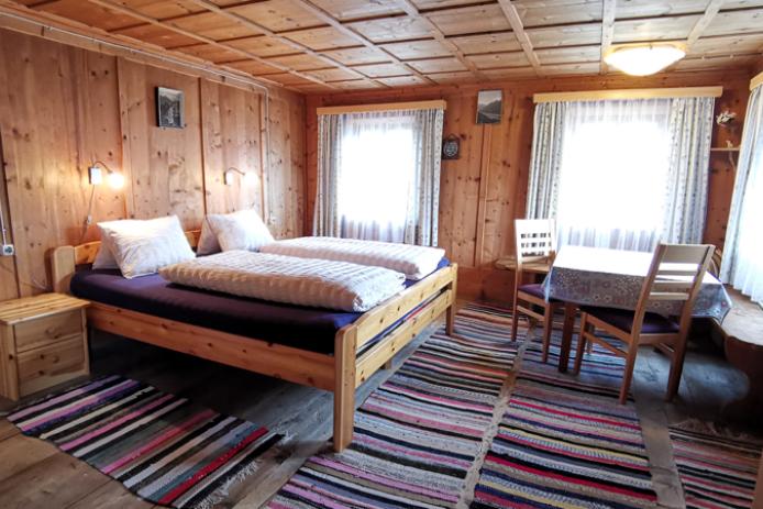 Raum mit Doppelbett III