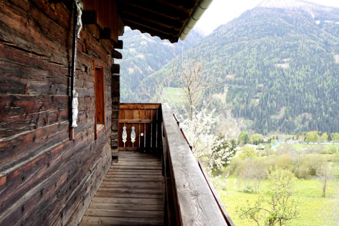 Balkon mit Bergblick