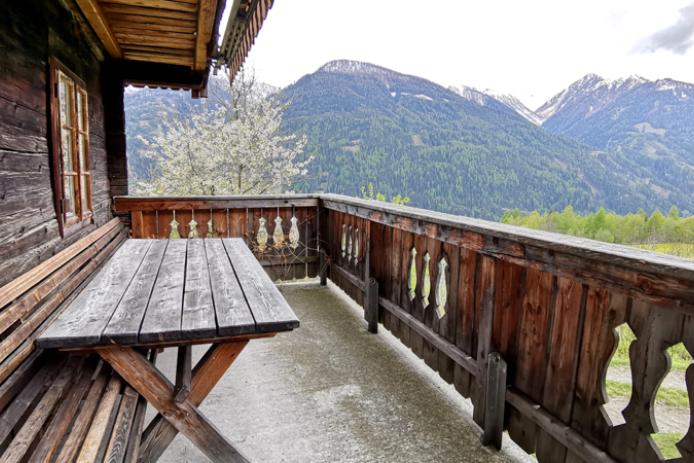Balkon mit Bergblick