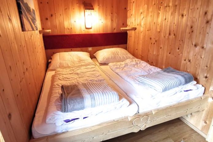 Raum mit Doppelbett I