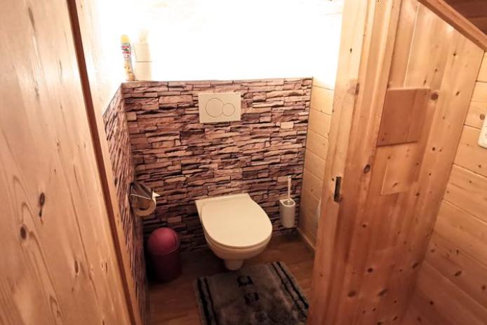 separates WC