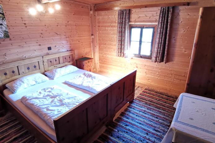 Raum mit Doppelbett II