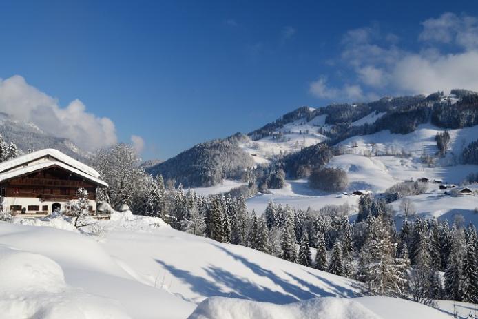 Außenansicht mit Bergblick