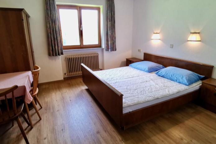Raum mit Doppelbett