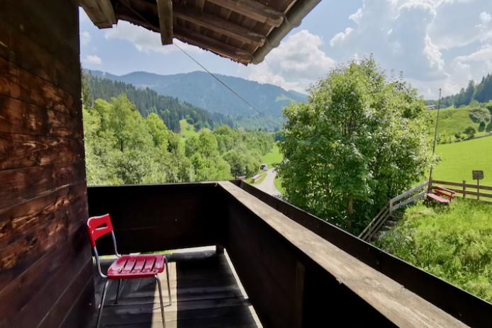 Balkon mit Bergblick