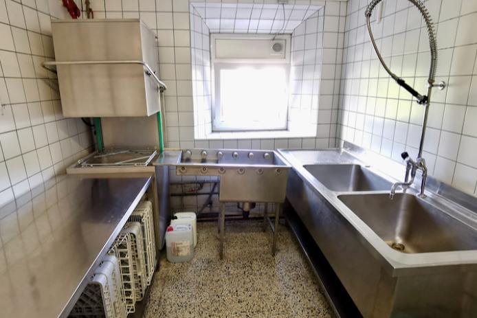 gut ausgestattete Gastronomieküche