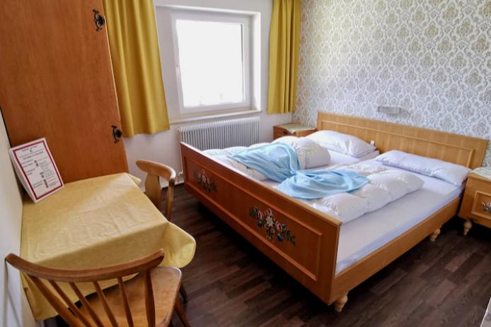 Raum mit Doppelbett