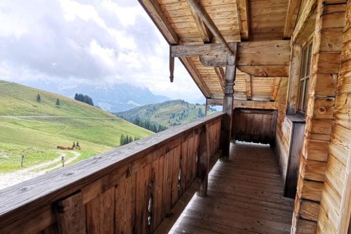 Balkon mit Bergblick