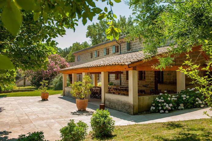 Gruppenhaus mit überdachter Veranda