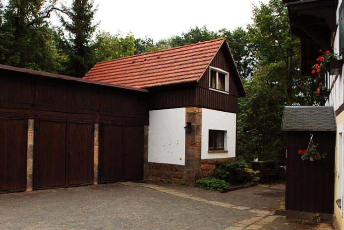 Rechtes Nebengebäude - Außenansicht